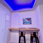 Otimo Apartamento Na Quadra Da Praia Nsc137-1005